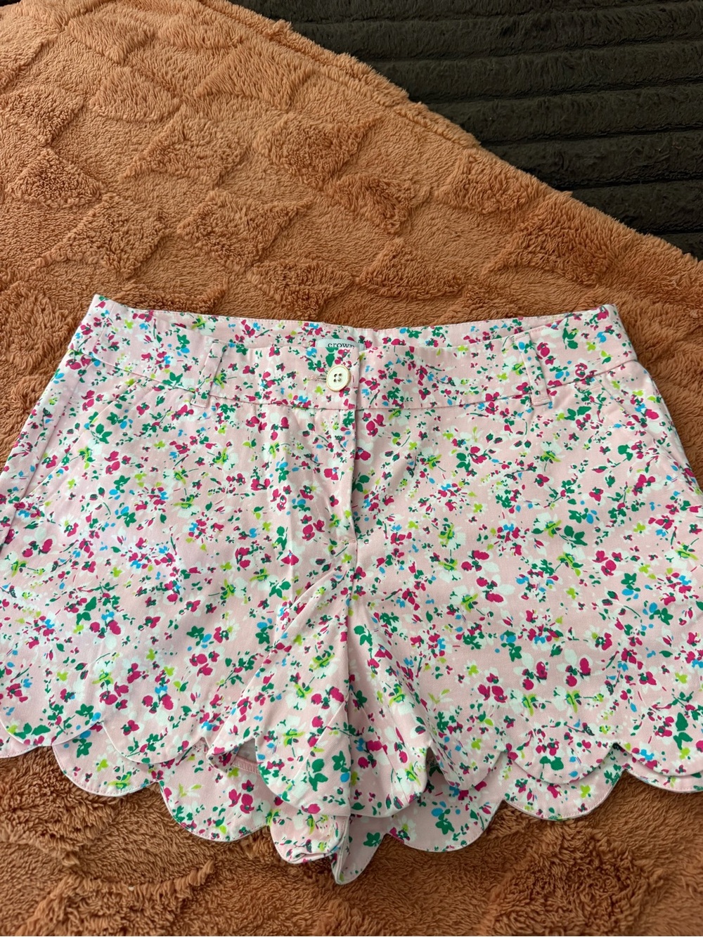crown & ivy Pink Multi Floral Scallop Hem Shorts